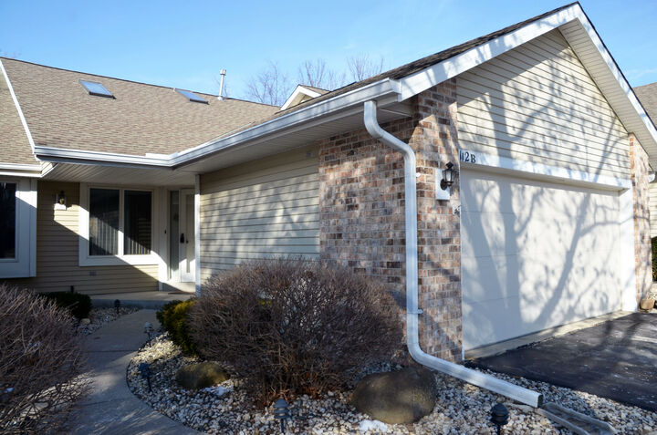 112 East Sutton Pl B  Waukesha WI 53188 photo